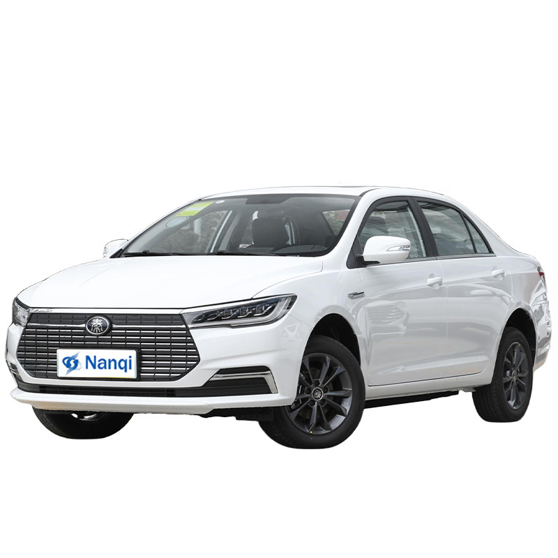Pure Electric BYD Qin EV Veicoli a nuova energia 136P 4 porte 5 sedili berlina