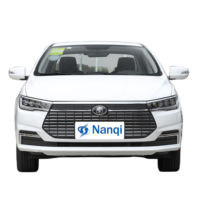 Pure Electric BYD Qin EV Veicoli a nuova energia 136P 4 porte 5 sedili berlina
