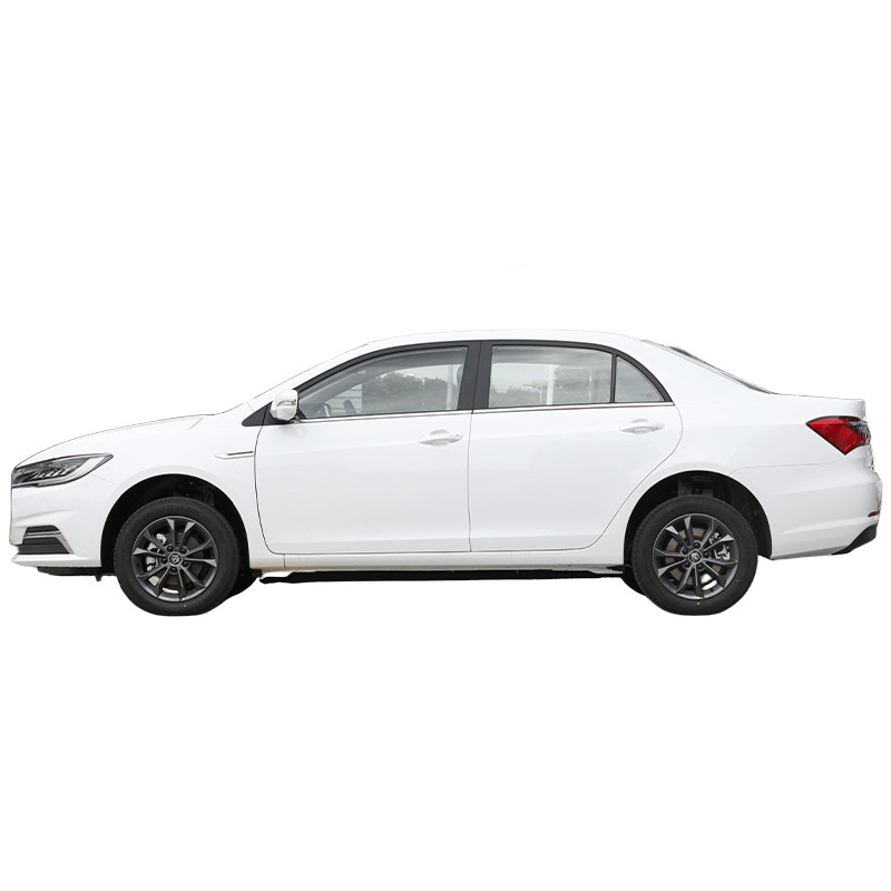 Pure Electric BYD Qin EV Veicoli a nuova energia 136P 4 porte 5 sedili berlina