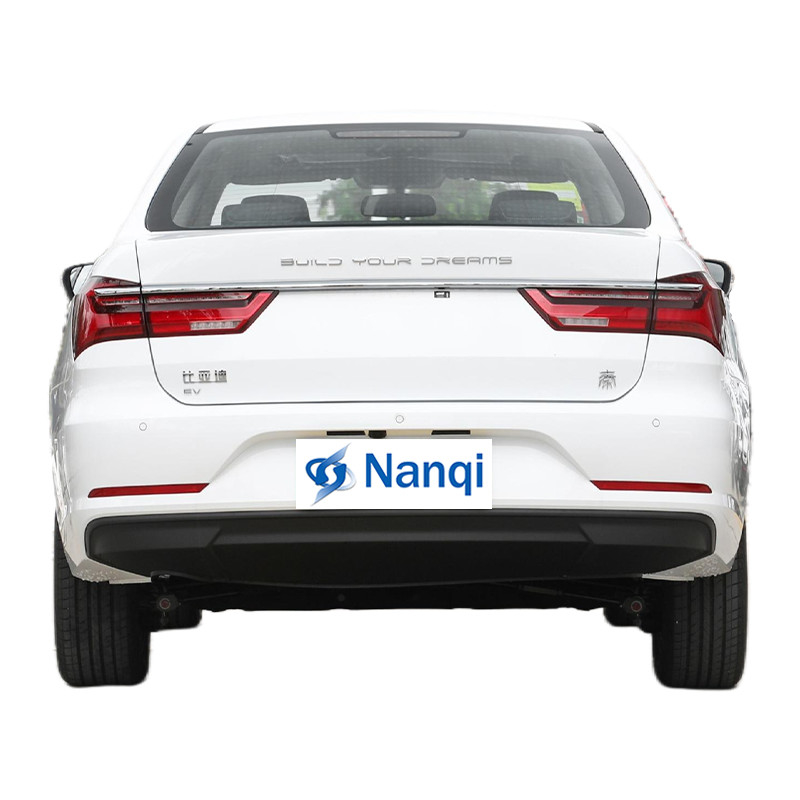 Pure Electric BYD Qin EV Veicoli a nuova energia 136P 4 porte 5 sedili berlina